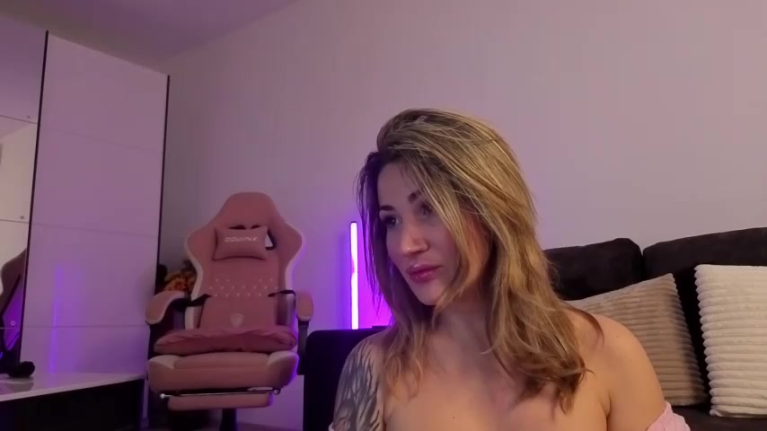 KimSkyee live screenshot 2025-10-02 09:33:36