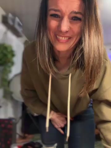 LadyLena1 live screenshot 2025-11-29 03:24:23