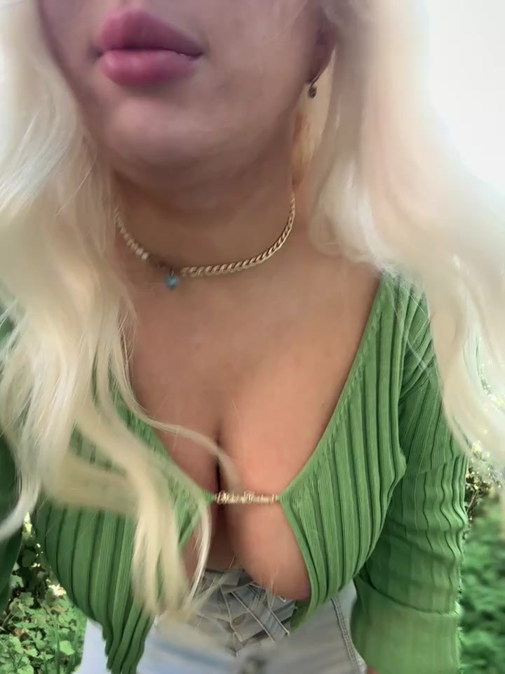 LaraHollywood live screenshot 2025-09-04 07:01:36