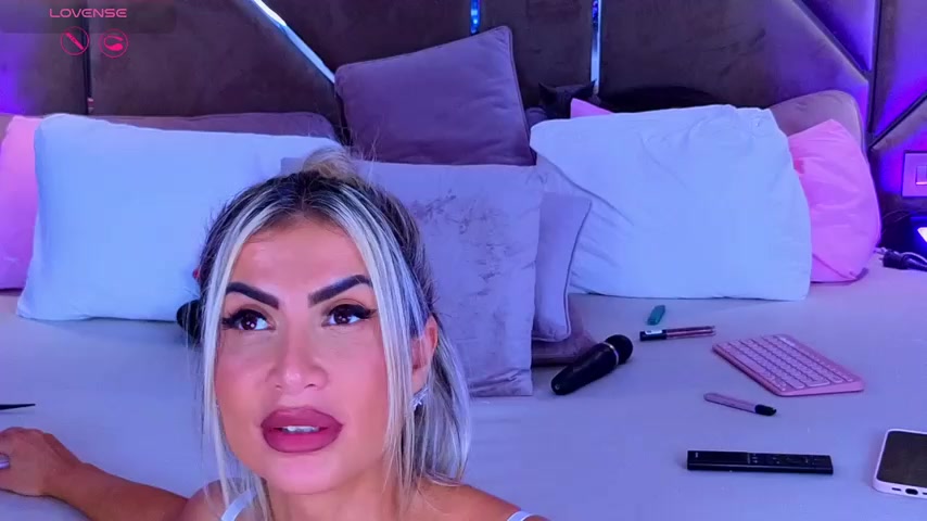 Lellie__ live screenshot 2025-10-31 01:38:24