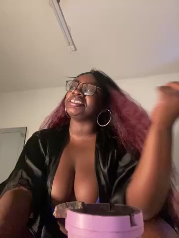 LillShayy live screenshot 2025-10-08 03:51:00