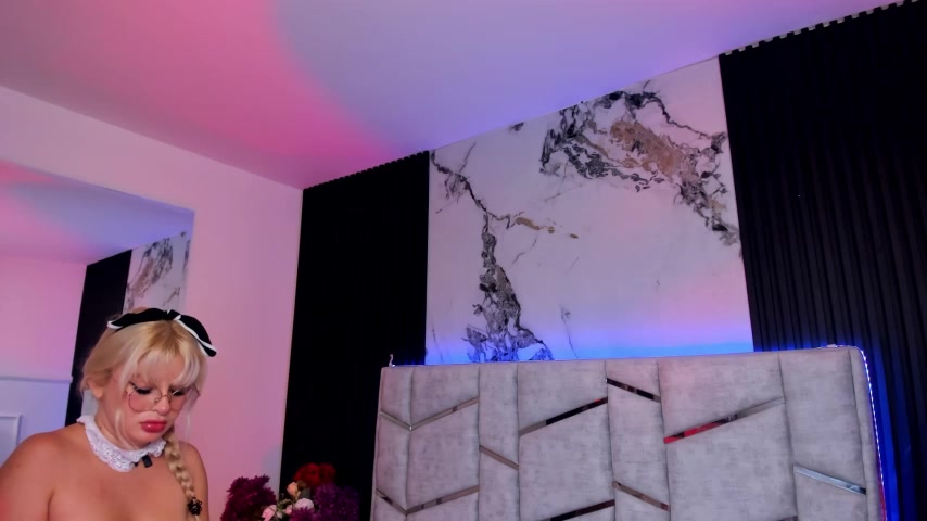 LolaAngellx live screenshot 2025-08-23 22:27:10
