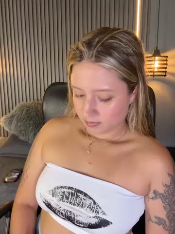 MiaPetit_ live screenshot 2025-09-28 22:36:38