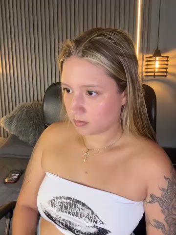 MiaPetit_ live screenshot 2025-09-28 22:37:36