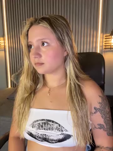 MiaPetit_ live screenshot 2025-09-28 22:41:12