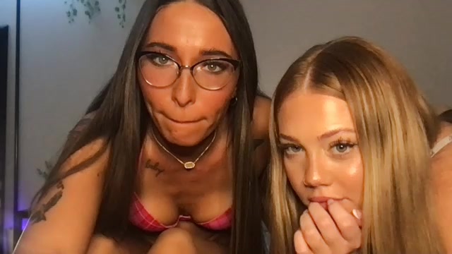 MichelleXClarice live screenshot 2025-10-17 03:47:47