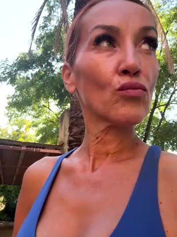 MikaelaBloom live screenshot 2025-09-30 15:35:53