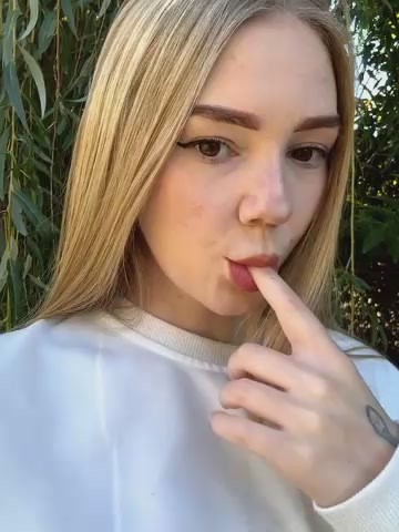 MilaMoone live screenshot 2025-09-22 11:02:53