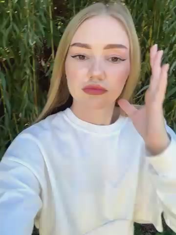 MilaMoone live screenshot 2025-09-22 11:03:44