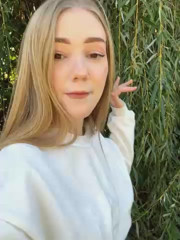 MilaMoone live screenshot 2025-09-22 11:04:19