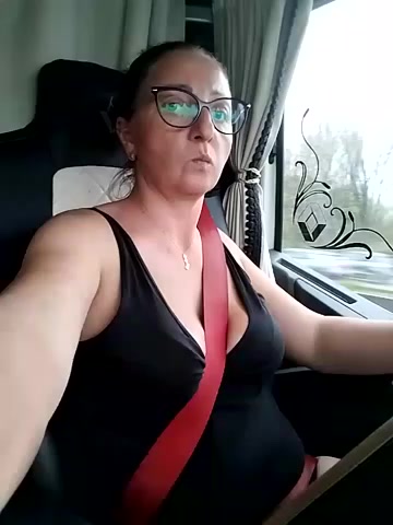 Milfa_nimfomana live screenshot 2025-12-02 09:45:16