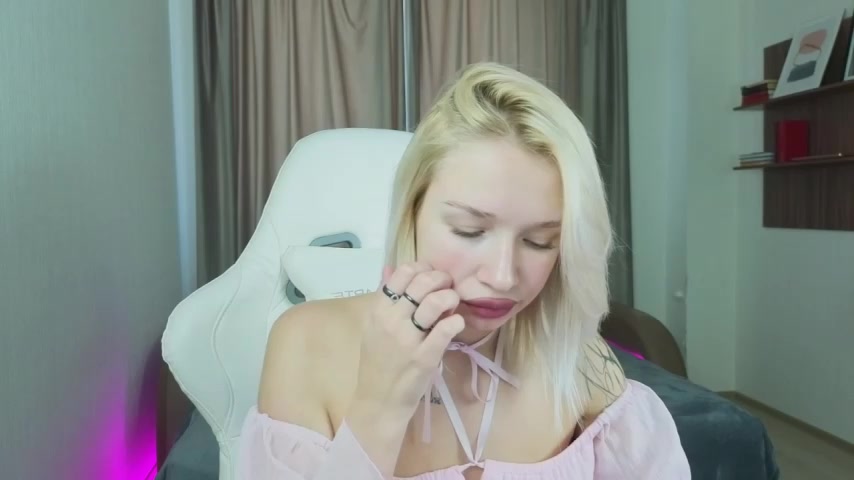 MistyMayers live screenshot 2025-09-29 06:03:37