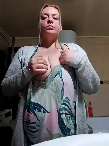 Mommygetnaughty live screenshot 2025-10-17 04:03:30