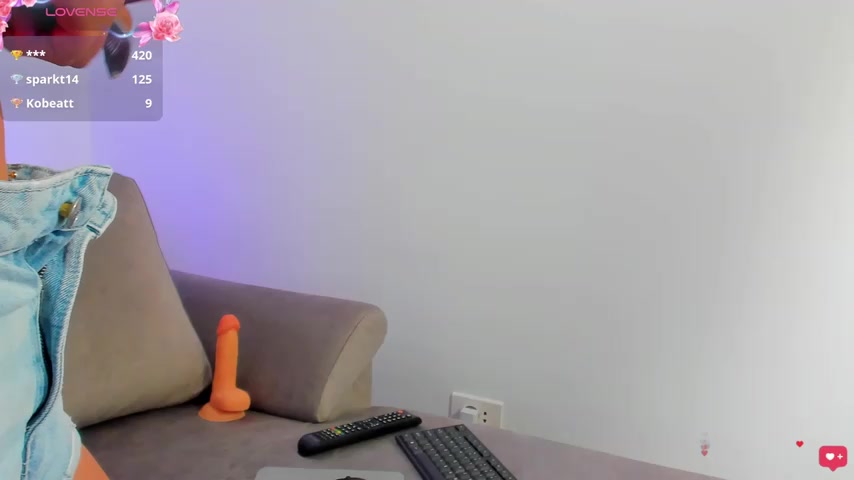 NadineLeo live screenshot 2025-10-07 06:43:22