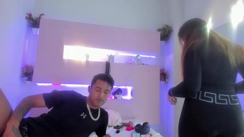 Nikki_and_Mayk live screenshot 2025-09-24 05:34:25