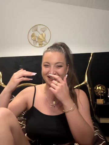 RebekaRose live screenshot 2025-10-15 04:29:25