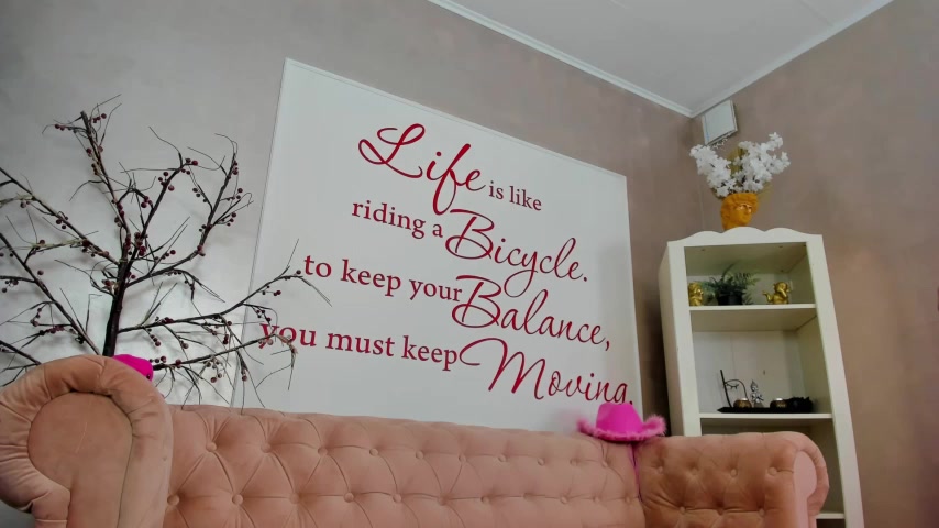 ReynaTheVixen live screenshot 2025-10-01 17:32:03