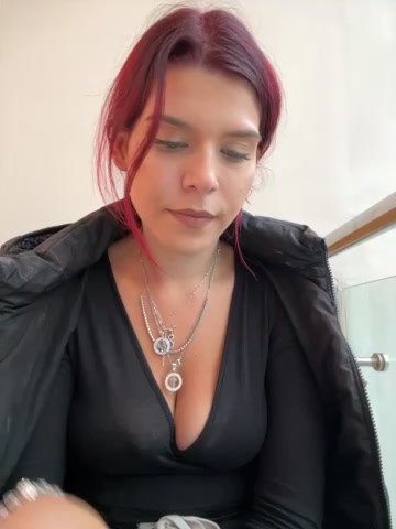 RiriRoseey live screenshot 2025-11-04 08:49:55