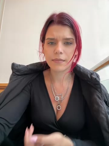 RiriRoseey live screenshot 2025-11-04 09:11:15