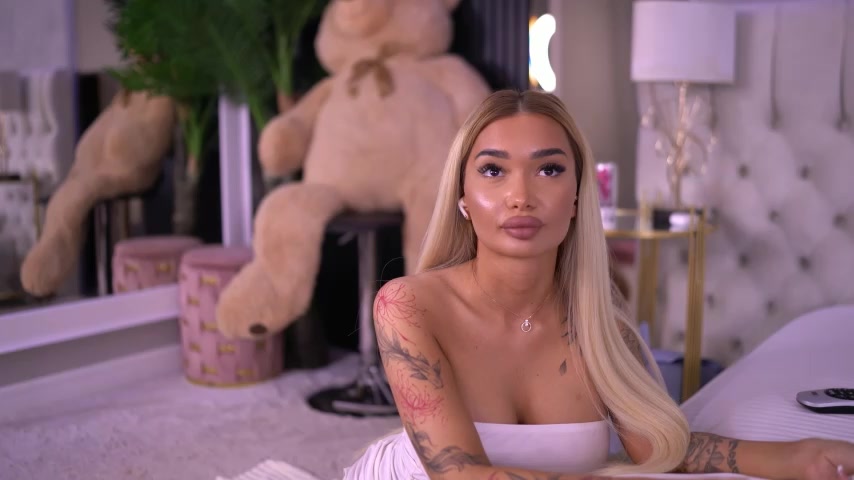 SashaFerrera live screenshot 2025-09-04 00:15:04