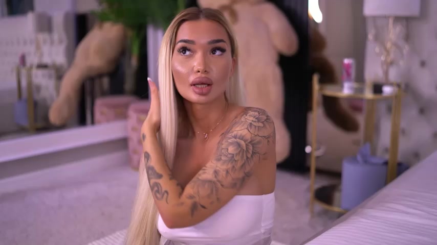 SashaFerrera live screenshot 2025-09-04 00:18:37