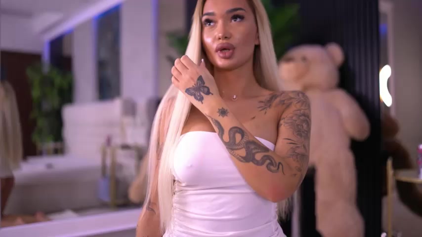 SashaFerrera live screenshot 2025-09-04 00:19:37