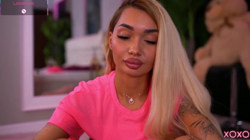 SashaFerrera live screenshot 2025-09-18 00:29:57