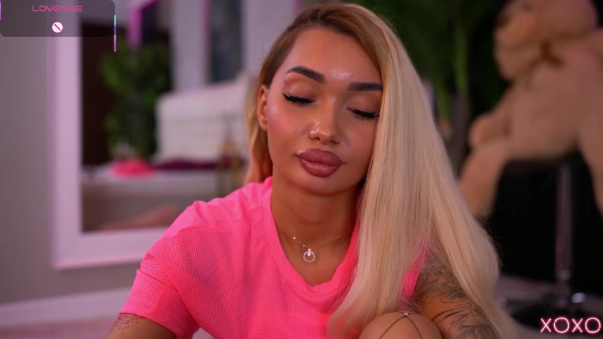 SashaFerrera live screenshot 2025-09-18 00:30:58