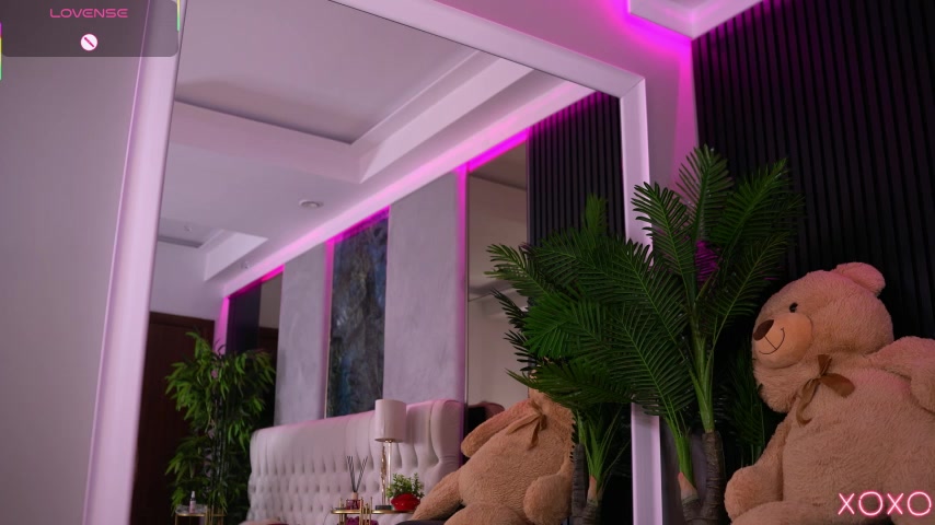 SashaFerrera live screenshot 2025-09-18 00:35:02