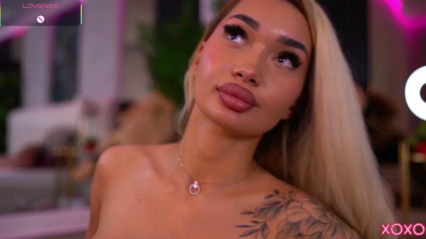 SashaFerrera live screenshot 2025-09-18 00:44:39