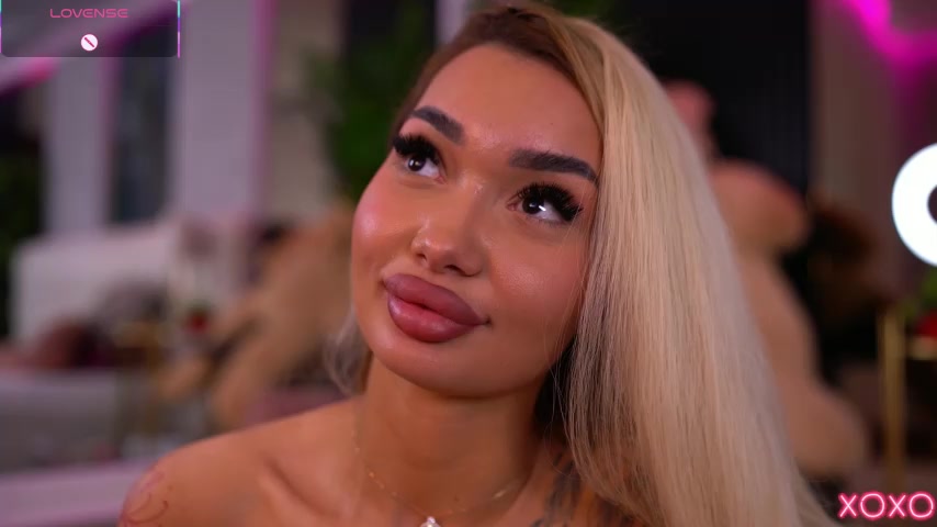 SashaFerrera live screenshot 2025-09-18 00:45:40