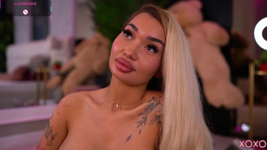 SashaFerrera live screenshot 2025-09-18 00:46:41