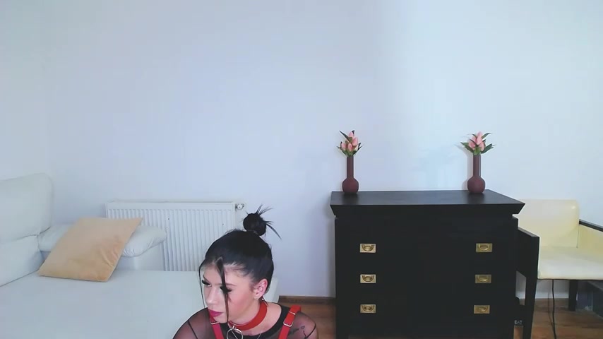 Sierra_Halle live screenshot 2025-08-23 22:27:06