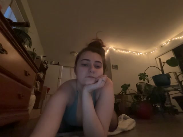 Snowbunnycake_131 live screenshot 2025-10-28 22:15:02