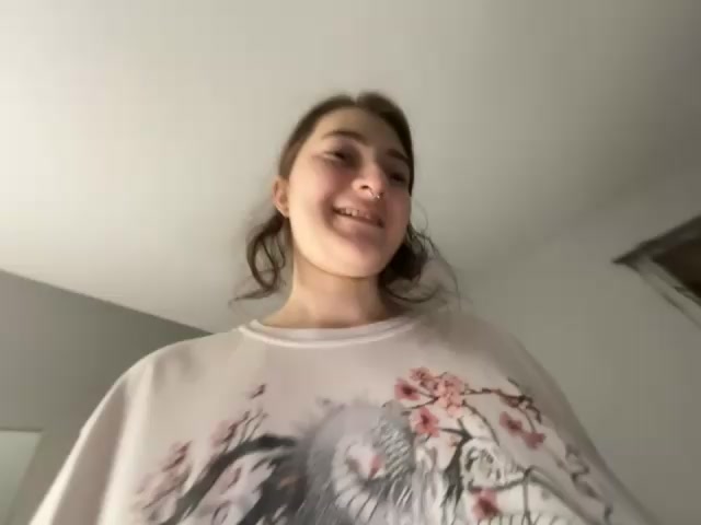 Snowbunnycake_131 live screenshot 2025-11-05 03:44:52