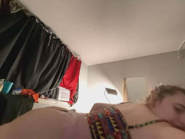 Snowbunnycake_131 live screenshot 2025-11-11 04:49:39