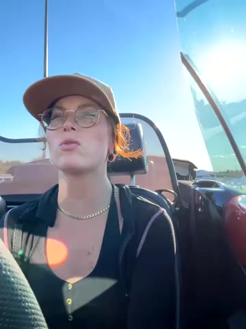 SpaceCowWhore live screenshot 2025-10-01 20:33:58