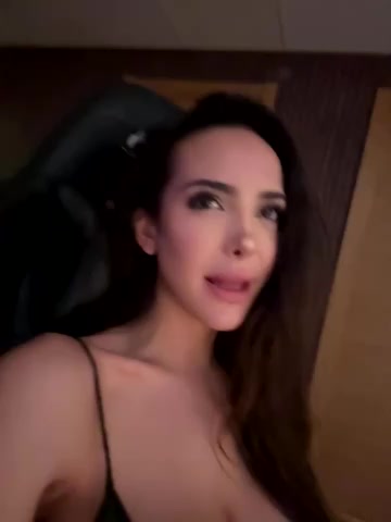 VitoriaCarusso live screenshot 2025-12-08 23:41:31