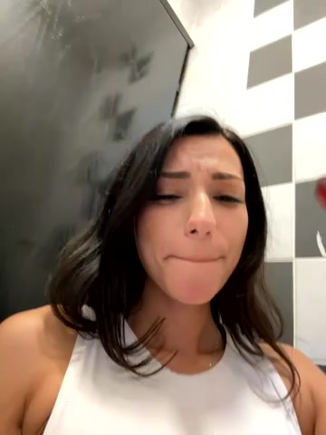_MiaQueen_ latest screenshot