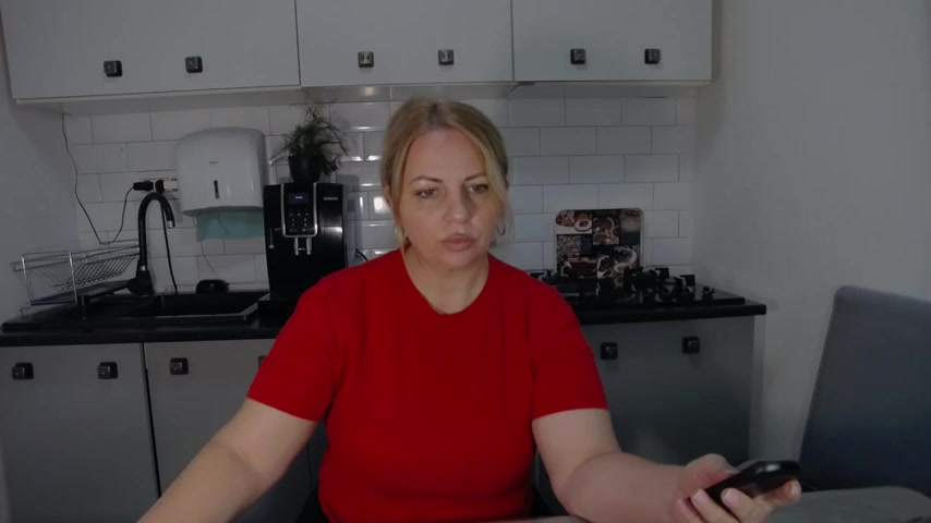 erikaerika live screenshot 2025-09-29 09:57:29