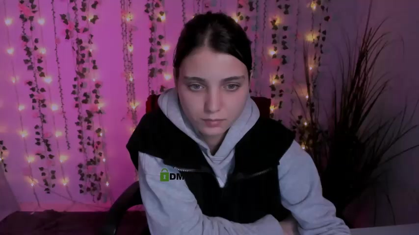 evelyn_muse live screenshot 2025-09-30 01:00:42