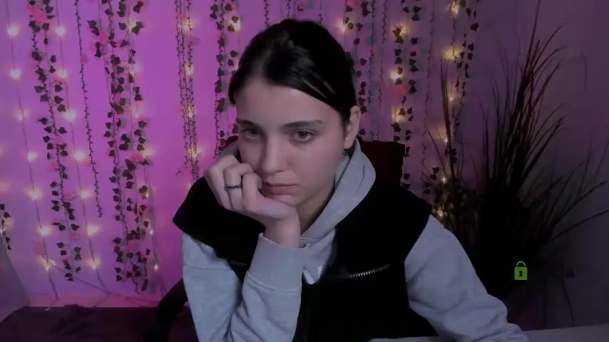 evelyn_muse live screenshot 2025-09-30 01:03:08