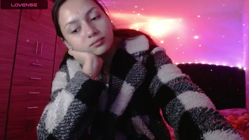 holy_juli live screenshot 2025-10-15 08:15:26