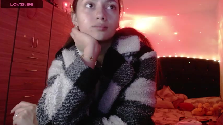 holy_juli live screenshot 2025-10-15 08:16:09