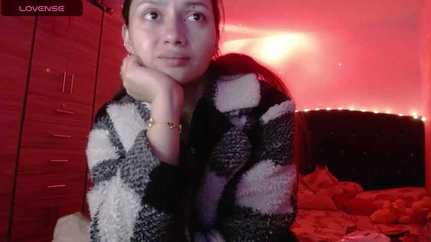 holy_juli live screenshot 2025-10-15 08:17:56