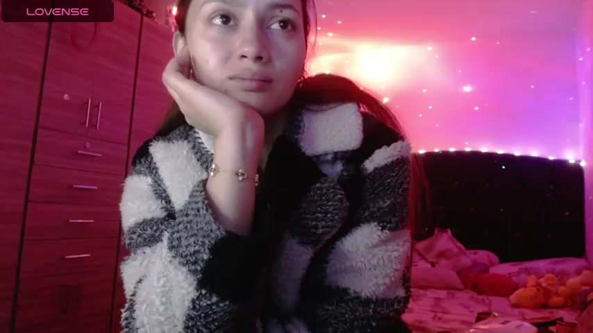 holy_juli live screenshot 2025-10-15 08:18:58