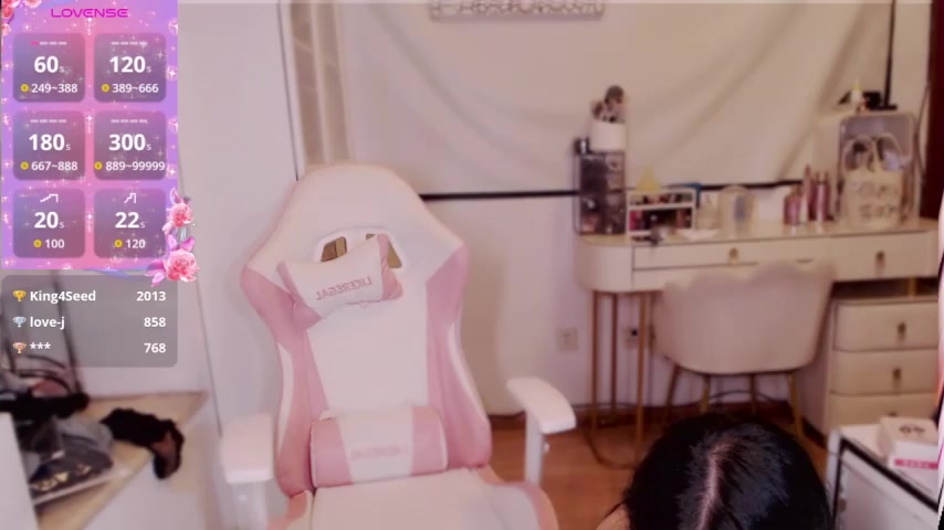 jiajia_L live screenshot 2025-11-13 19:23:24