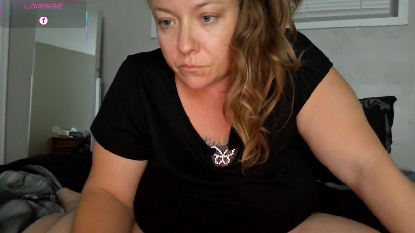 julimonroe live screenshot 2025-10-08 03:42:53