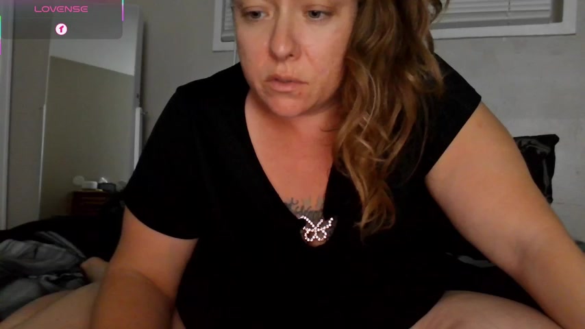 julimonroe live screenshot 2025-10-08 03:43:55