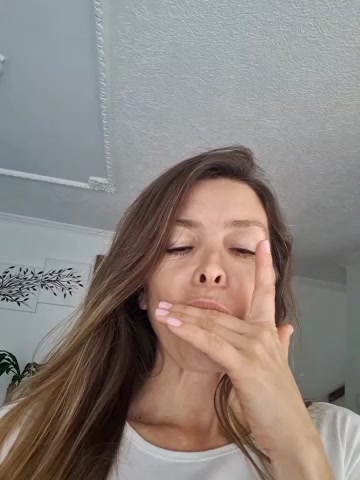 karina_warthon live screenshot 2025-08-23 15:15:01